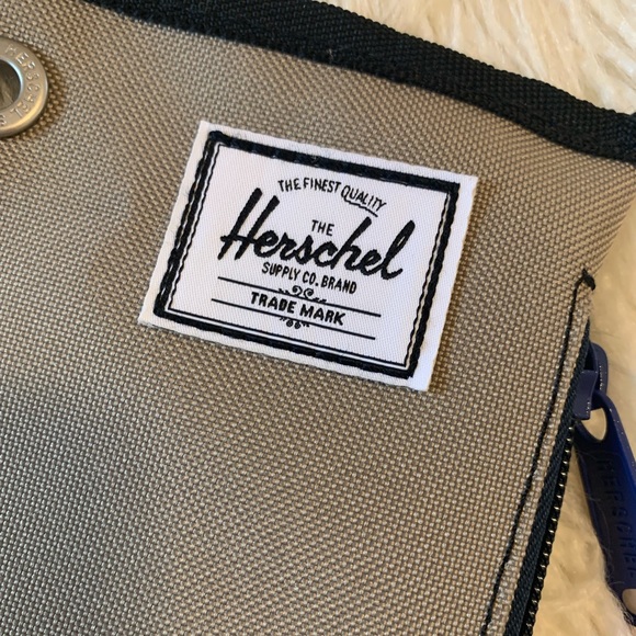 Herschel Repurpose Tan Binder Case - Picture 4 of 15